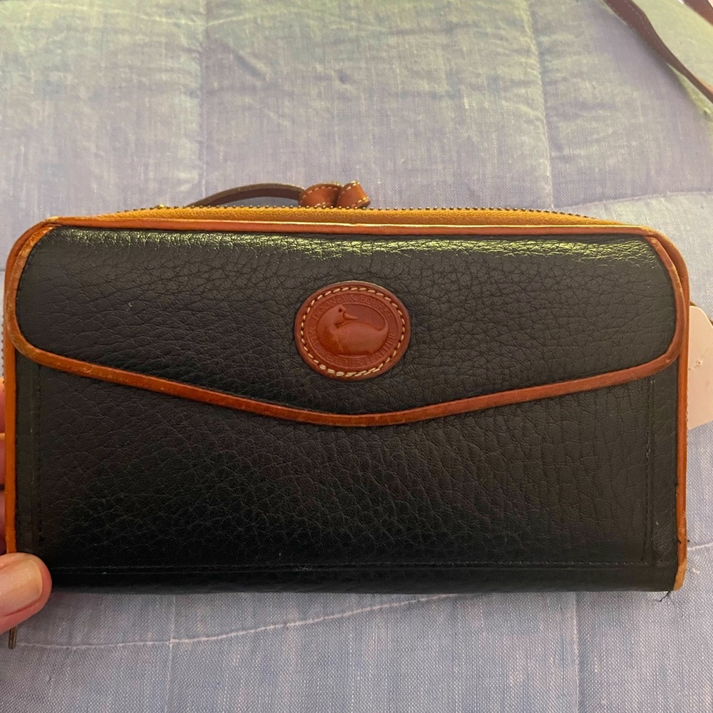 Dooney & Bourke vintage black belt pebbled leather convertible crossbody bag